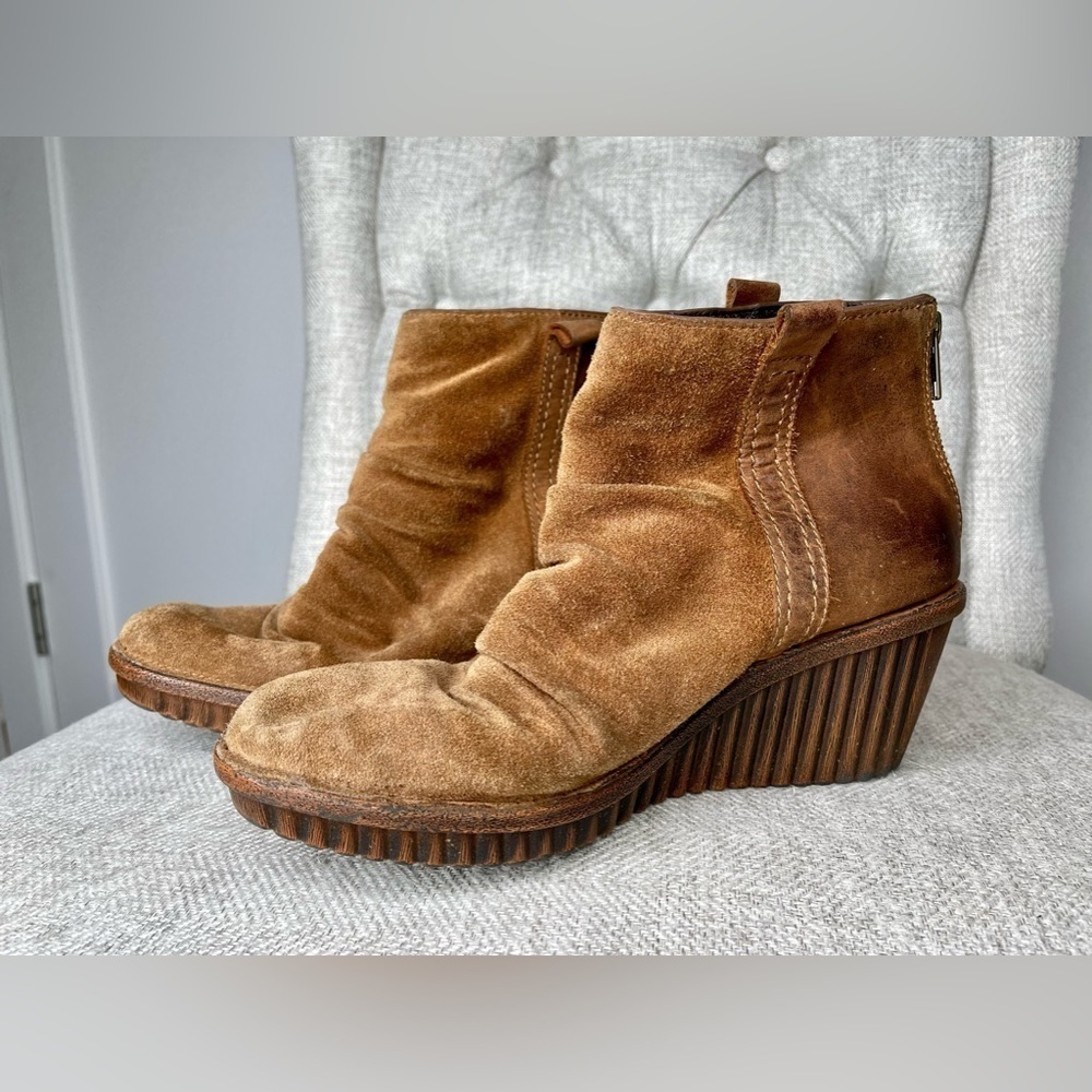 Bionica Boots Light Brown leather Suede Wedge Booties Size 9 Women’s
